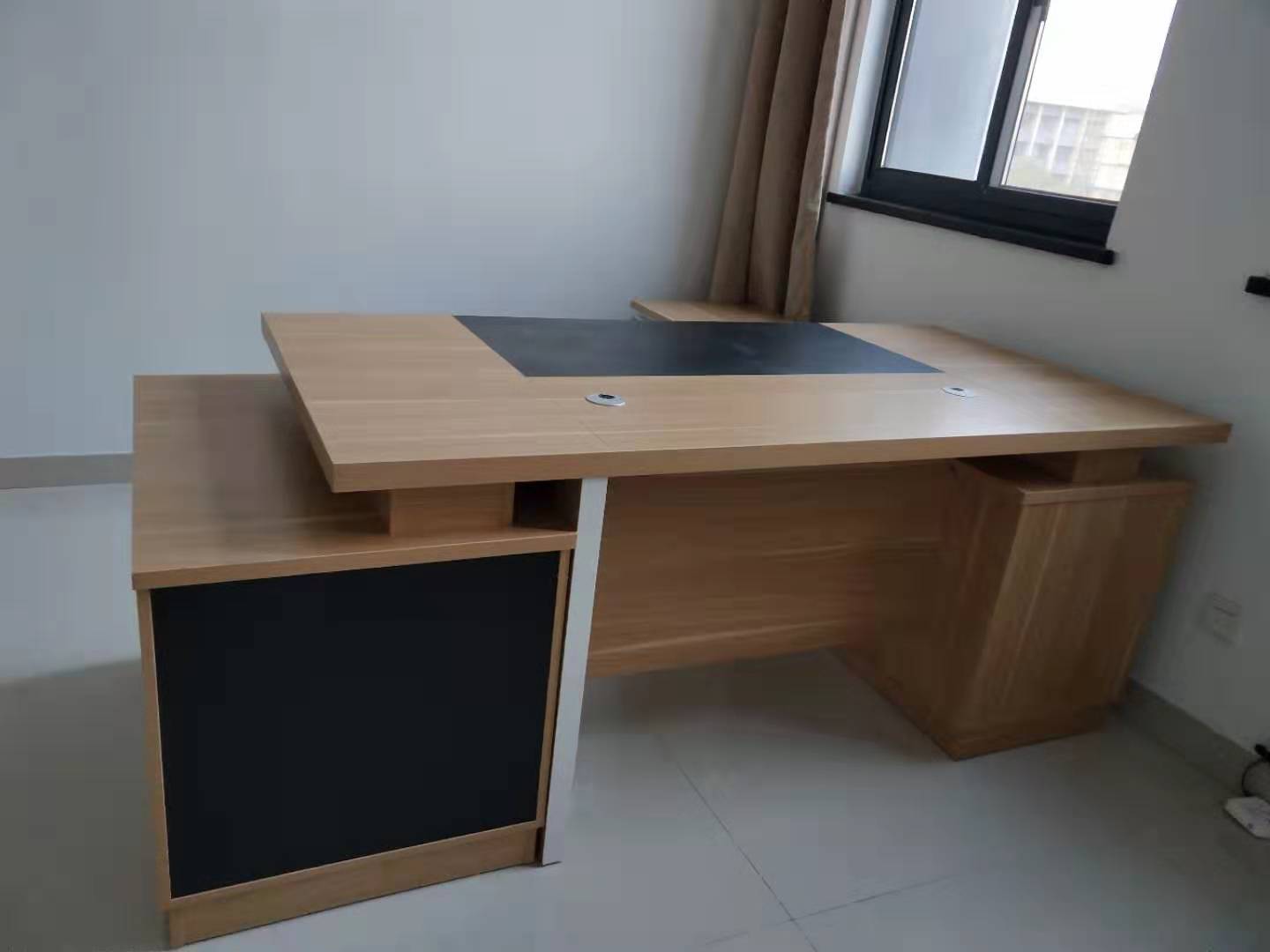 新款***辦公班臺老板桌