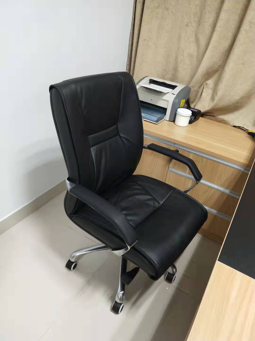 新款***辦公班臺老板桌