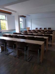 會議室開會演講桌